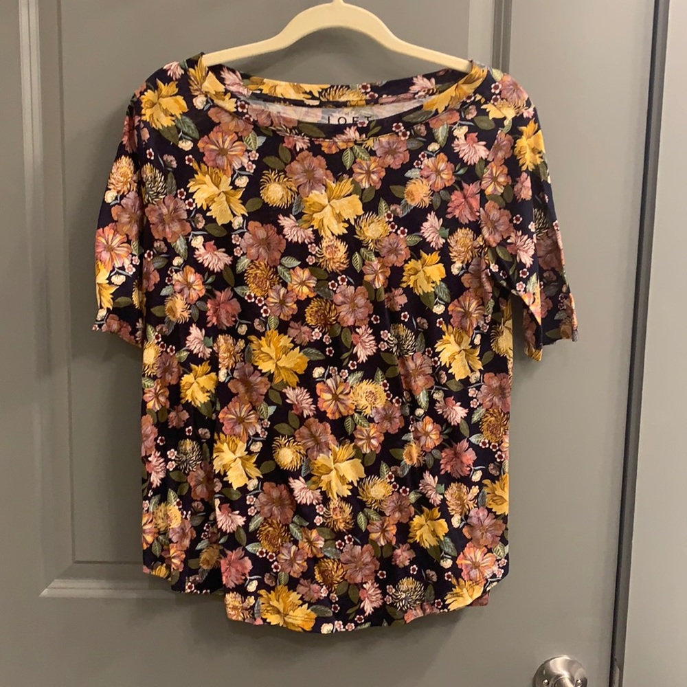 NEVER WORN floral loft t-shirt